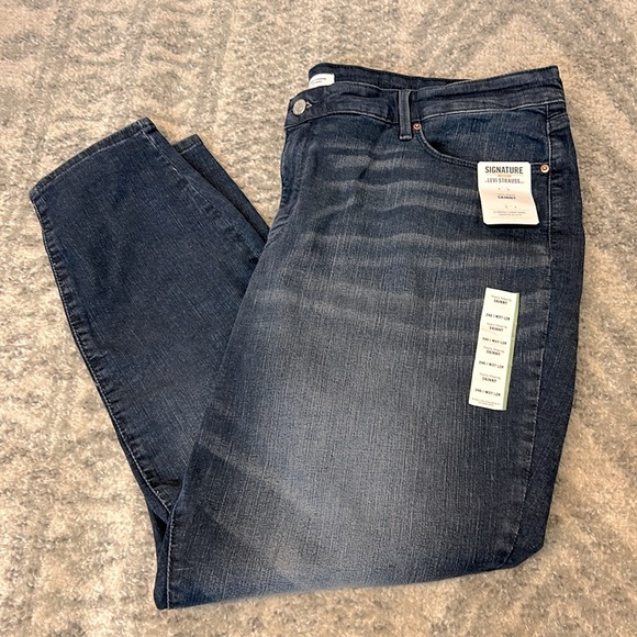 NWT Signature by Levi Strauss Women’s Totally Shaping Skinny Jeans - Picture 6 of 9